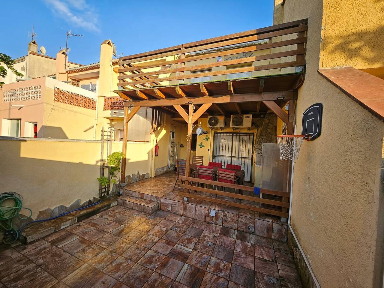Maison de vacances "Casa Empuriabrava Con Terraza" avec 2 terrasses privées et jardin privé in Empuriabrava, Haut-Ampurdan
