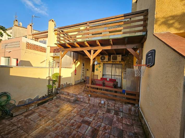 Ferienhaus für 6 Personen, mit Balkon und Garten in Katalonien