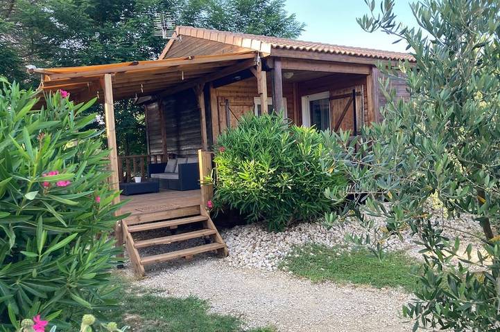 Chalet für 6 Personen, mit Pool und Garten sowie Terrasse