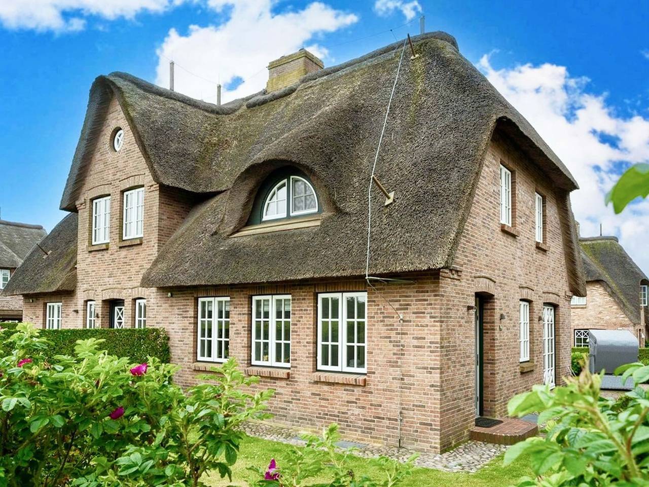 Seesucht Föhr - Reethaushälfte mit Terrasse, Garten & Sauna - Seesucht-Föhr - Moderne Reet-Haushälfte mit Sauna in Utersum, Föhr