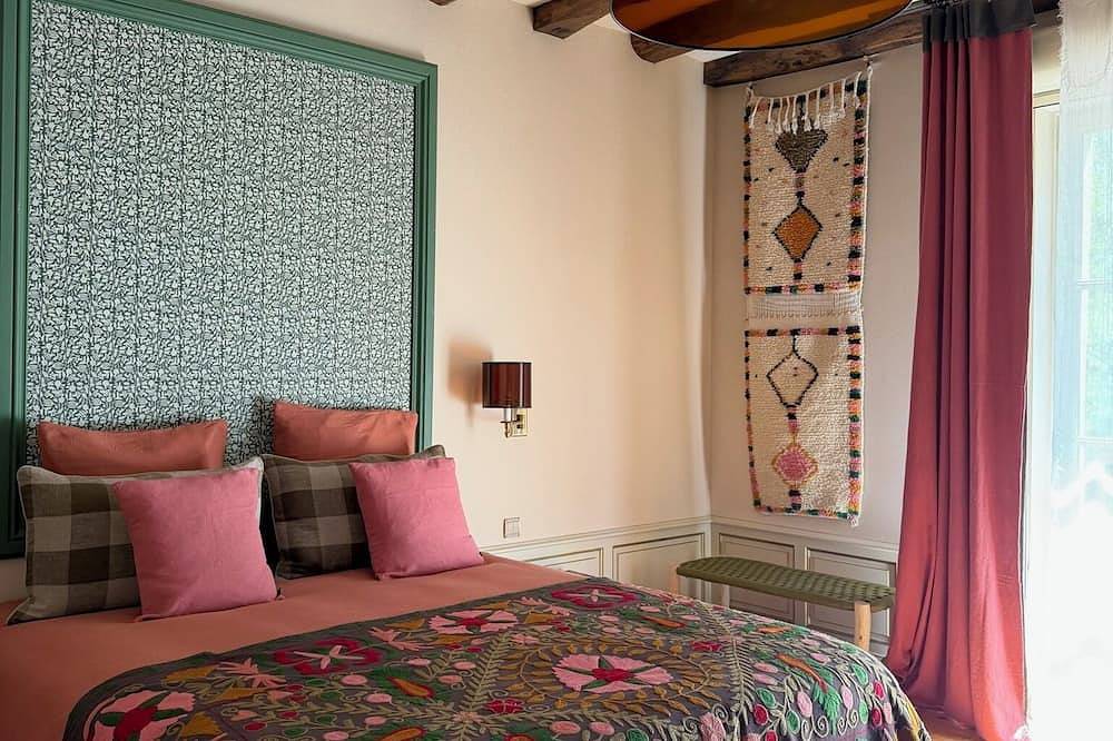 Upmarket \"Ame Soeur\" B&B room in the center of Chinon in Chinon, Loire Valley