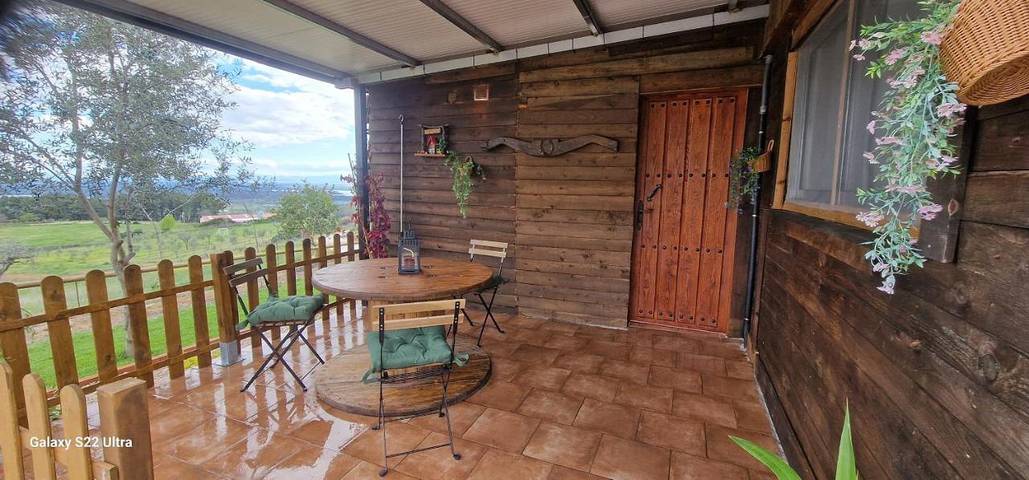 Apartamento para 3 personas, con piscina además de terraza y vistas, Se admiten mascotas en Candeleda