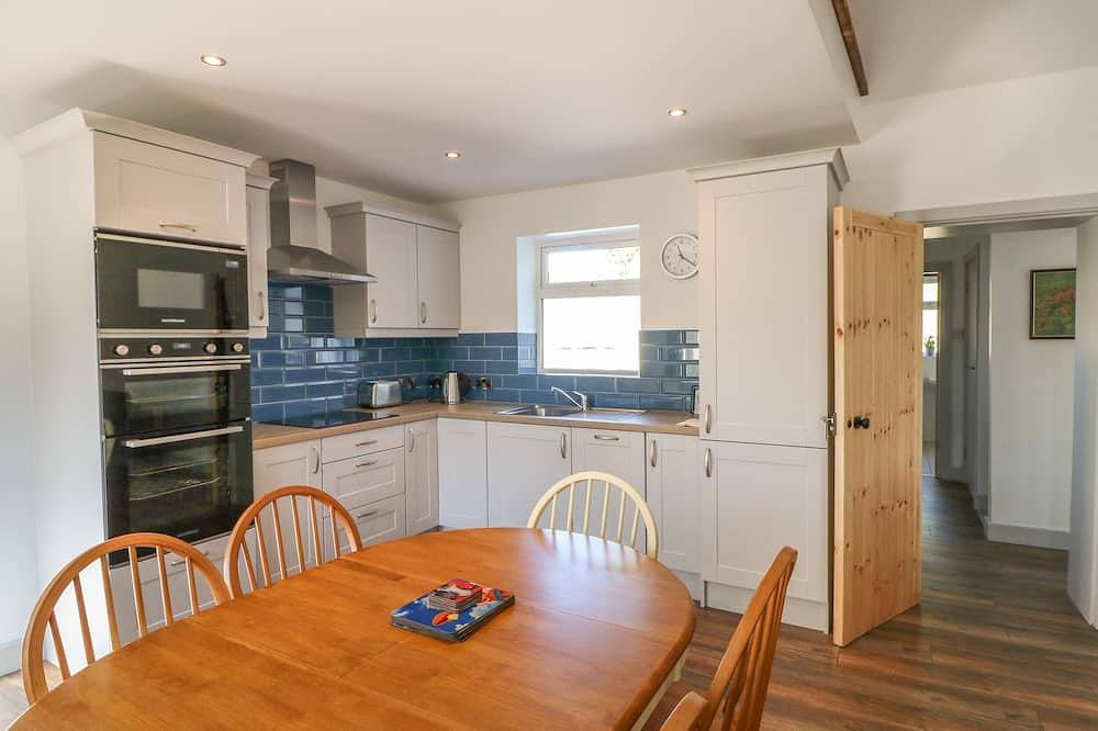 Macreddin Rock Holiday Cottage in Aughrim, County Wicklow in County Wicklow