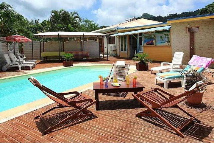 Parc de vacances pour 6 personnes, avec jardin ainsi que terrasse et piscine en Martinique - 2