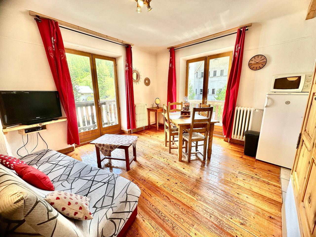 Ganze Wohnung, Appartement Ségure im Chalet l'étoile des cîmes mit Bergblick, Gemeinschaftsgarten & Wlan in Abriès-Ristolas, Queyras