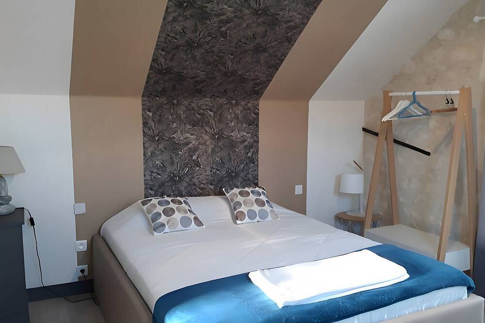 Holiday Home 'Des Caves' with Shared Pool, Wi-Fi and Air Conditioning in Sainte-Maure-de-Touraine, Chinon region