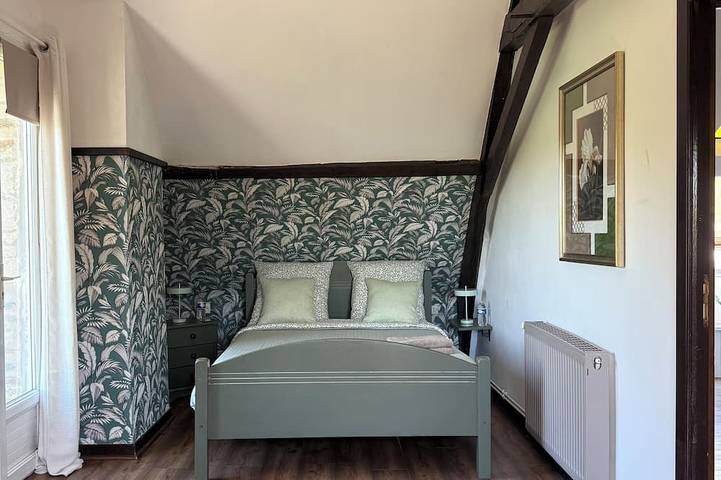 Charming estate with heated pool & private pond - Up to 16 people. in Armaillé, Segré und Umgebung