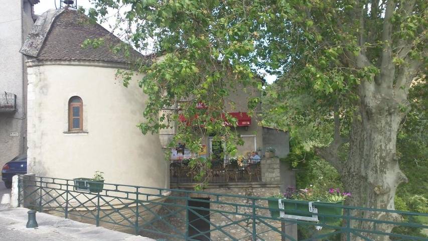 Location de vacances pour 2 personnes, avec piscine ainsi que vue et terrasse à Mollans-sur-Ouvèze - 2