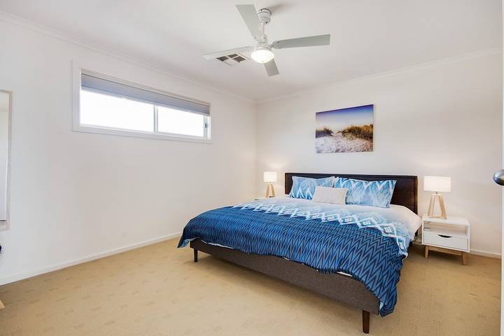 Holiday home for 11 people, with garden in South Australia