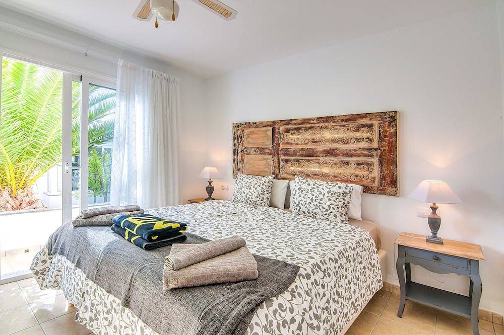 A3, in a small complex with communal heated pool 100m from the sea in Charco del Palo, Teguise