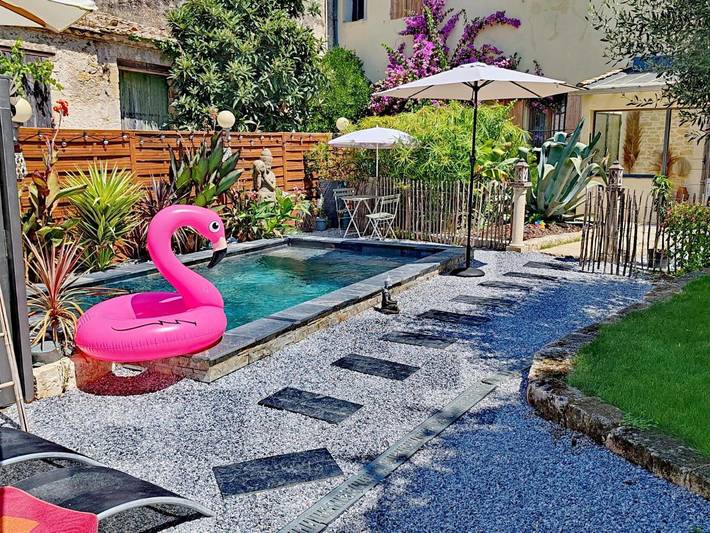 Gîte pour 2 personnes, avec Terrasse et Jardin ainsi que Piscine et Vue à Saint-Just