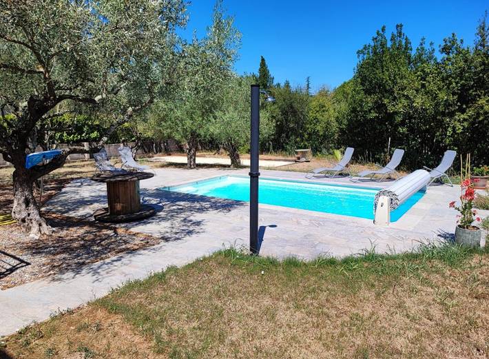 Gîte pour 4 personnes, avec piscine et terrasse à Saint-Brès