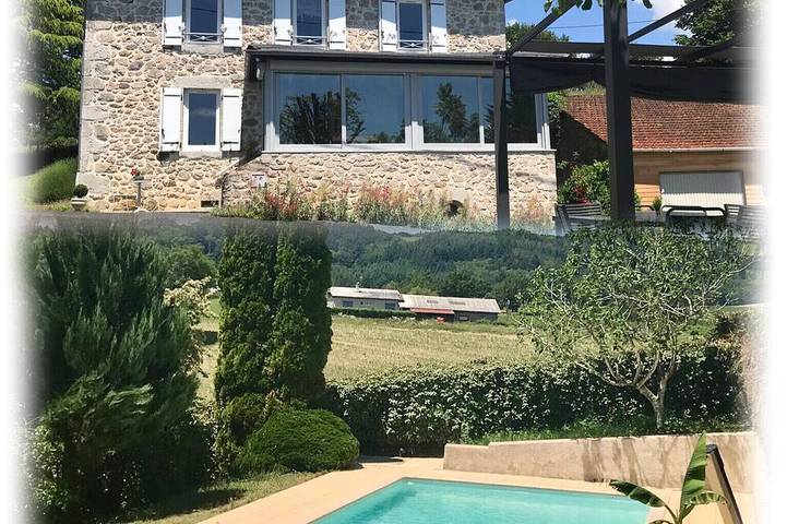 Location de vacances pour 12 personnes, avec Balcon et Jardin à Sénezergues