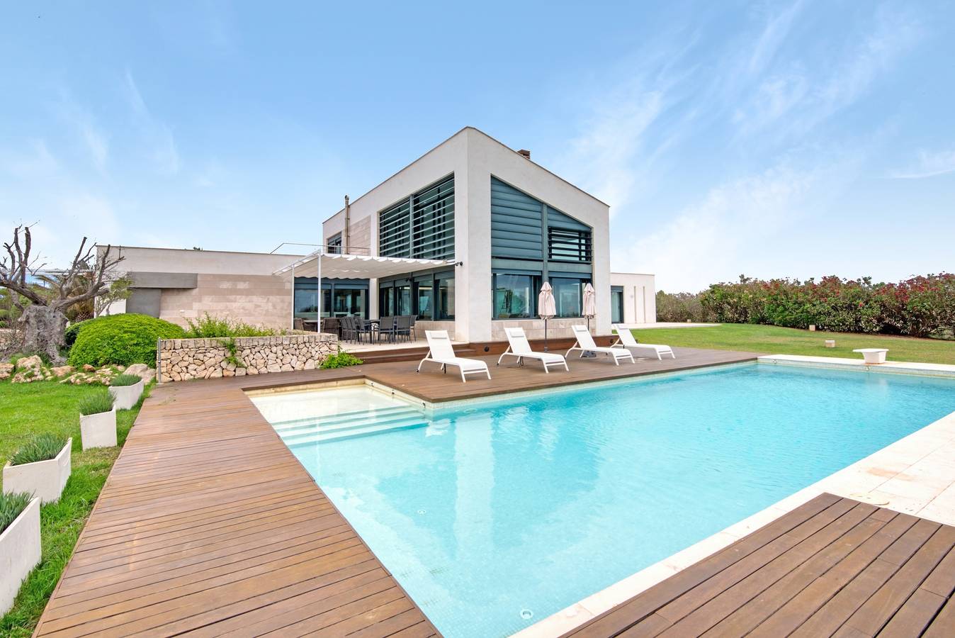 Villa moderna "Villa Canutells" con piscina privada y jardín in Es Canutells, Maó