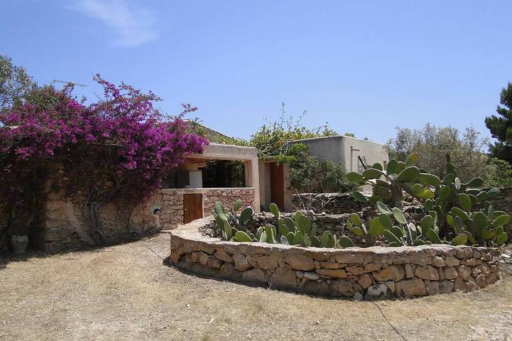 Vacation rental for 8 people, with yard in Formentera