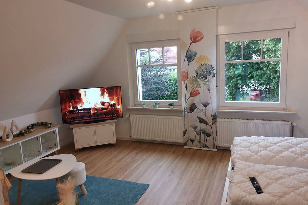 Ganze Wohnung, Ferienwohnung Schöne Aussicht Reelsen - ruhige, komfortable Wohnung im Og in Bad Driburg, Kreis Höxter