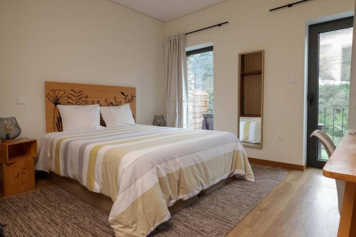 Location de vacances pour 2 personnes, avec piscine ainsi que vue et jardin à Pinhão - 4