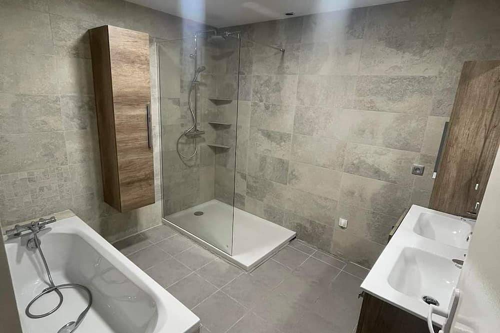 Comfortable family home in the mountains, near lake and resorts in La Rochette, Écrins National Park