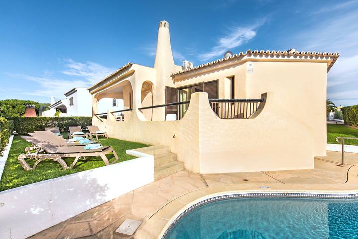 Location de vacances pour 6 personnes, avec vue ainsi que balcon et jardin à Quarteira - 4