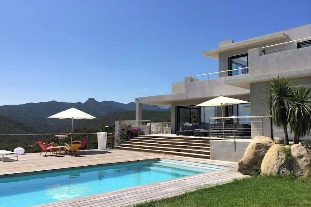 Magnifique Villa De 330 M2- Piscine Chauffee- Vue Mer Et Montagne in France