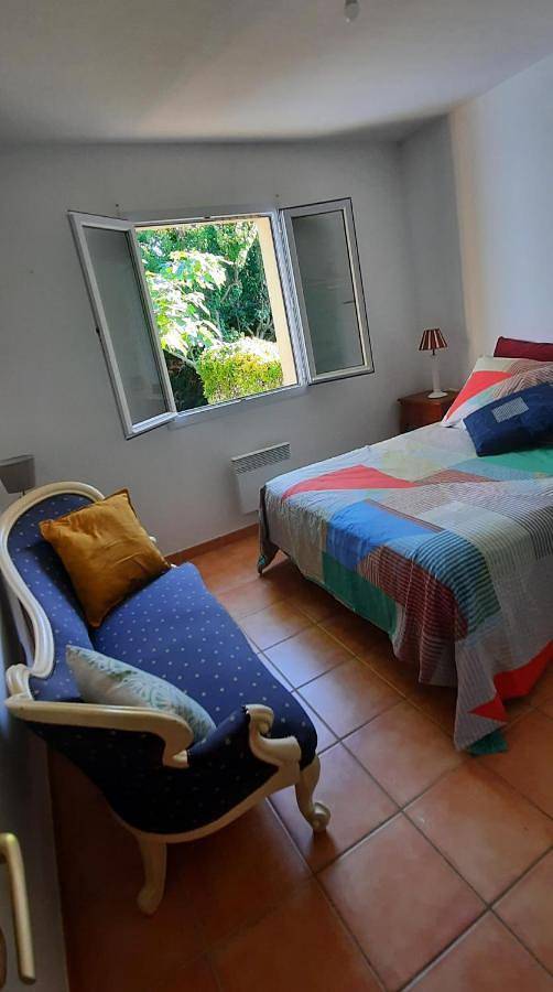 Location de vacances pour 7 personnes, avec jardin ainsi que vue et piscine à Collobrières - 4