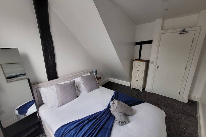 Ganze Wohnung, Wallgate apartment A- cosy grade II listed apartment with roman wall in garden in Colchester, Essex