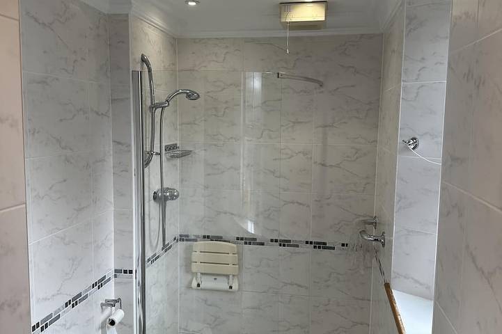 Entire apartment, Stunning location - beachfront ground floor flat with private parking. Fab views in North Berwick, Edinburgh and Lothian