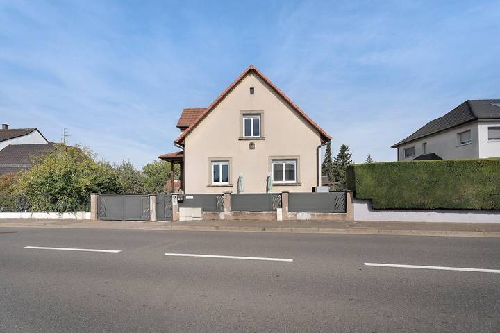 Ganze Wohnung, Apartment „L'Échappée“ mit gemeinsamer Terrasse, WLAN und Klimaanlage in Geispolsheim, Region Straßburg