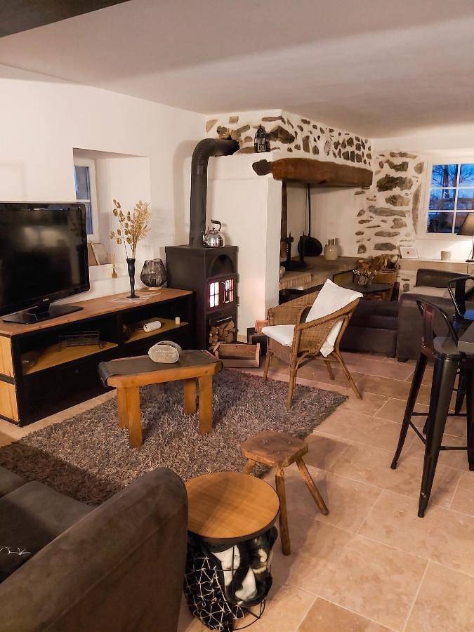Maison charmante à Lanarce avec vue sur la montagne, jacuzzi. in Lanarce, Ardèche