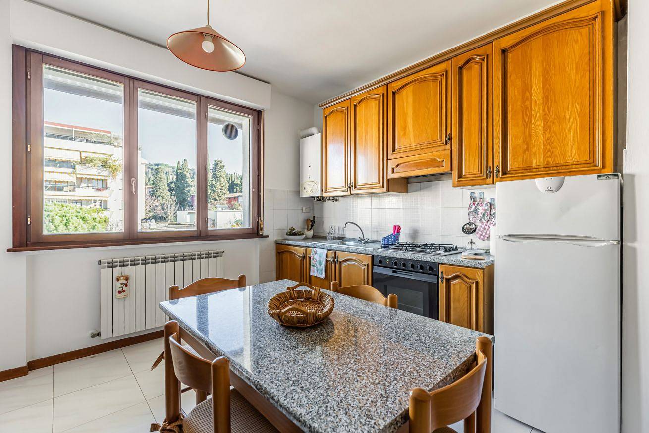 Appartement entier, Comfortable Apartment with Parking & Terrace in Pérouse, Province de Pérouse