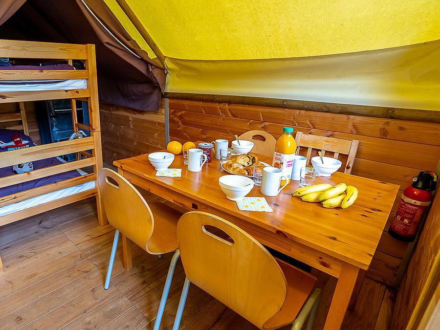 Camping Les Ballastières - Vosges du Sud - Tente en toile et en bois 4 personnes - Canadienne 2 chambres in Champagney, Parc naturel régional des Ballons des Vosges