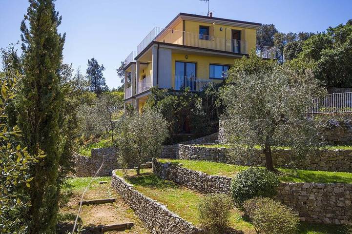 Appartamento intero, House Gelsomino in Tuscany (Lucca) with Pool, garden and spectacular  sea view in Lucca, Riviera Toscana
