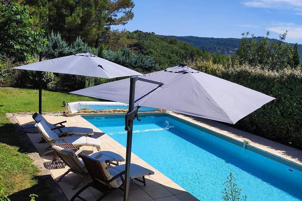 Gite 3 Étoiles Dans Le Luberon Avec Piscine Privatisée in Rustrel, Parc naturel régional du Luberon
