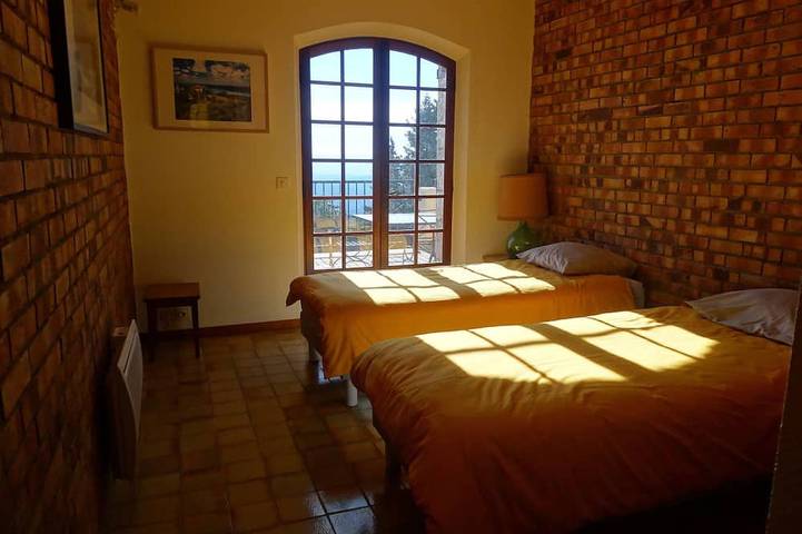 Location de vacances pour 6 personnes, avec terrasse et jardin, animaux acceptés à Tourtour - 2