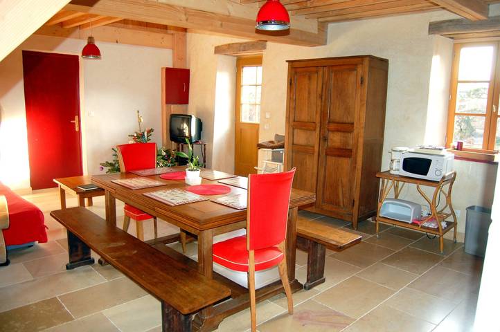 Gîte Parc Naturel du Morvan avec terrasse, jardin privés et Wi-Fi in Quarré-les-Tombes, Parc naturel régional du Morvan