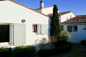 Location de vacances pour 12 personnes, avec jardin et terrasse à Loix