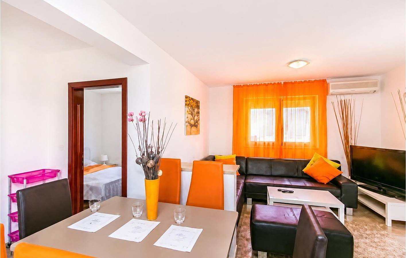 Geheel vakantieappartement, Charmant appartement met terras en panoramisch uitzicht, op 1,5 km van het strand van Bijela in Medulin City, Medulin