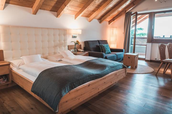 Ferienwohnung für 4 Personen, mit Garten und Whirlpool im Dorf Tirol