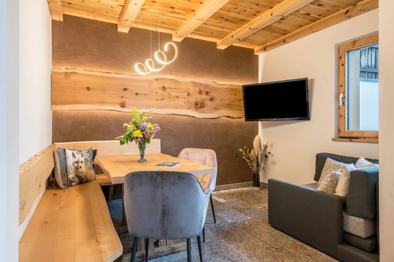 Chalet 'Himmel' con vista sulle montagne, giardino privato e Wi-Fi in Ega (Nova Ponente), Nova Ponente