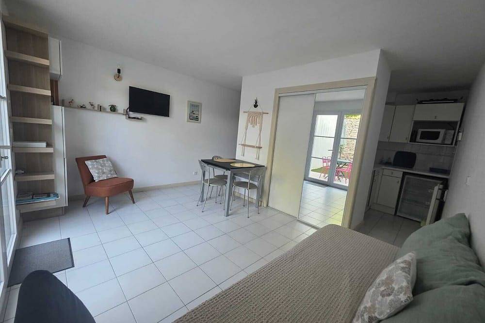 Apartamento entero, Adorable Studio with its private courtyard in the middle of the Vauban ramparts in Saint-Martin-de-Ré, Isla de Ré
