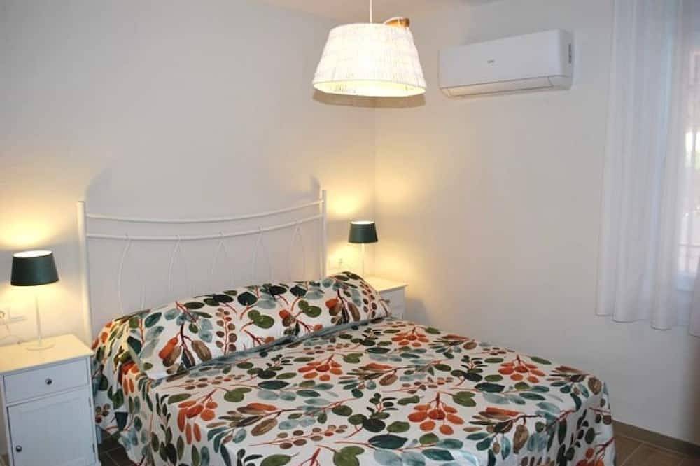 Villa a escasos metros de la playa, con piscina privada y 5 dormitorios in Cala Llobeta (Terres de l'Ebre), Calafat