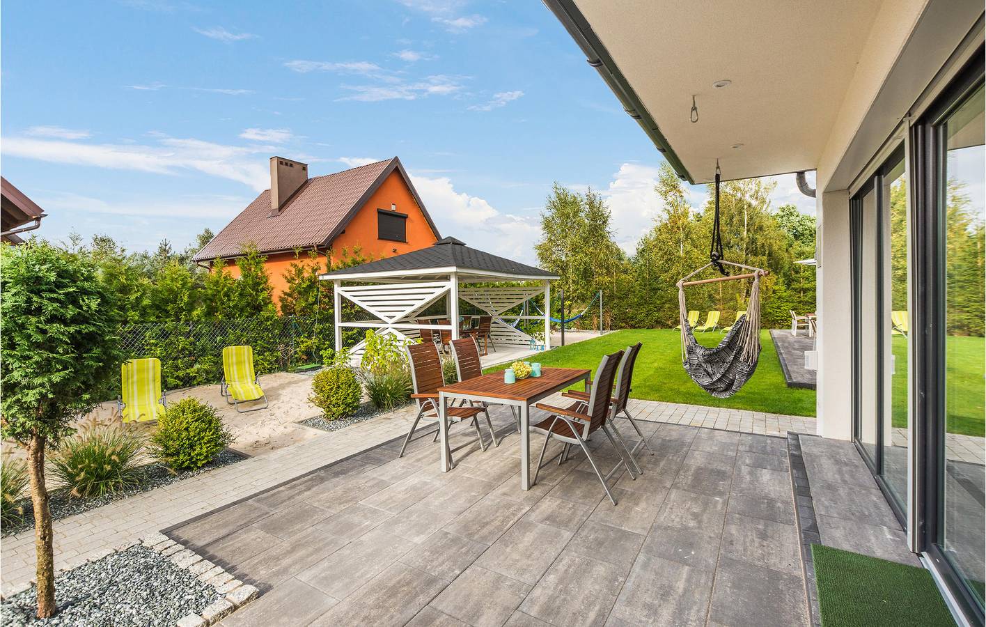 Ferienhaus für 6 Personen mit Terrasse in Nowęcin, Slowinzischer Nationalpark