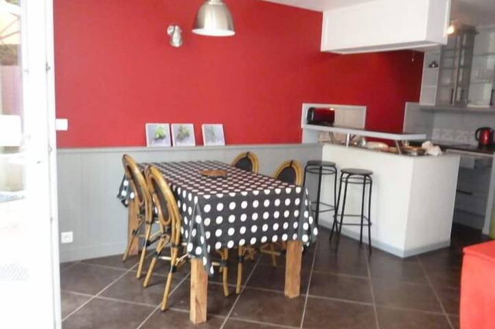 Ferienwohnung für 4 Personen, mit Whirlpool und Terrasse sowie Garten