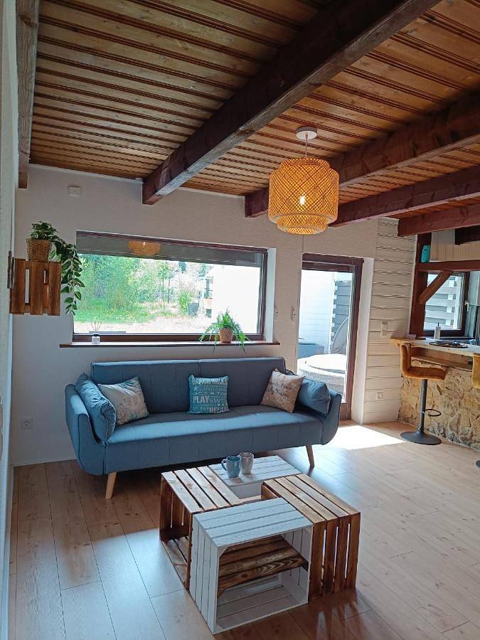 Heimathafen, eingezäunter großer Garten - zentral in Überherrn - Parkplatz - Wifi - Grill in Überherrn, Saargau