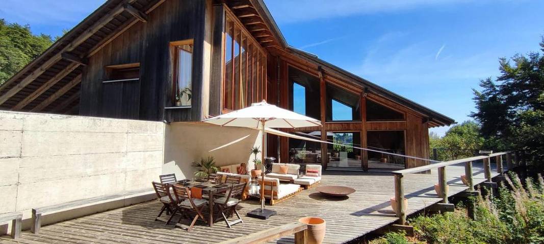 Location de vacances pour 6 personnes, avec Balcon et Terrasse ainsi que Jardin et Vue à Saint-Cergue