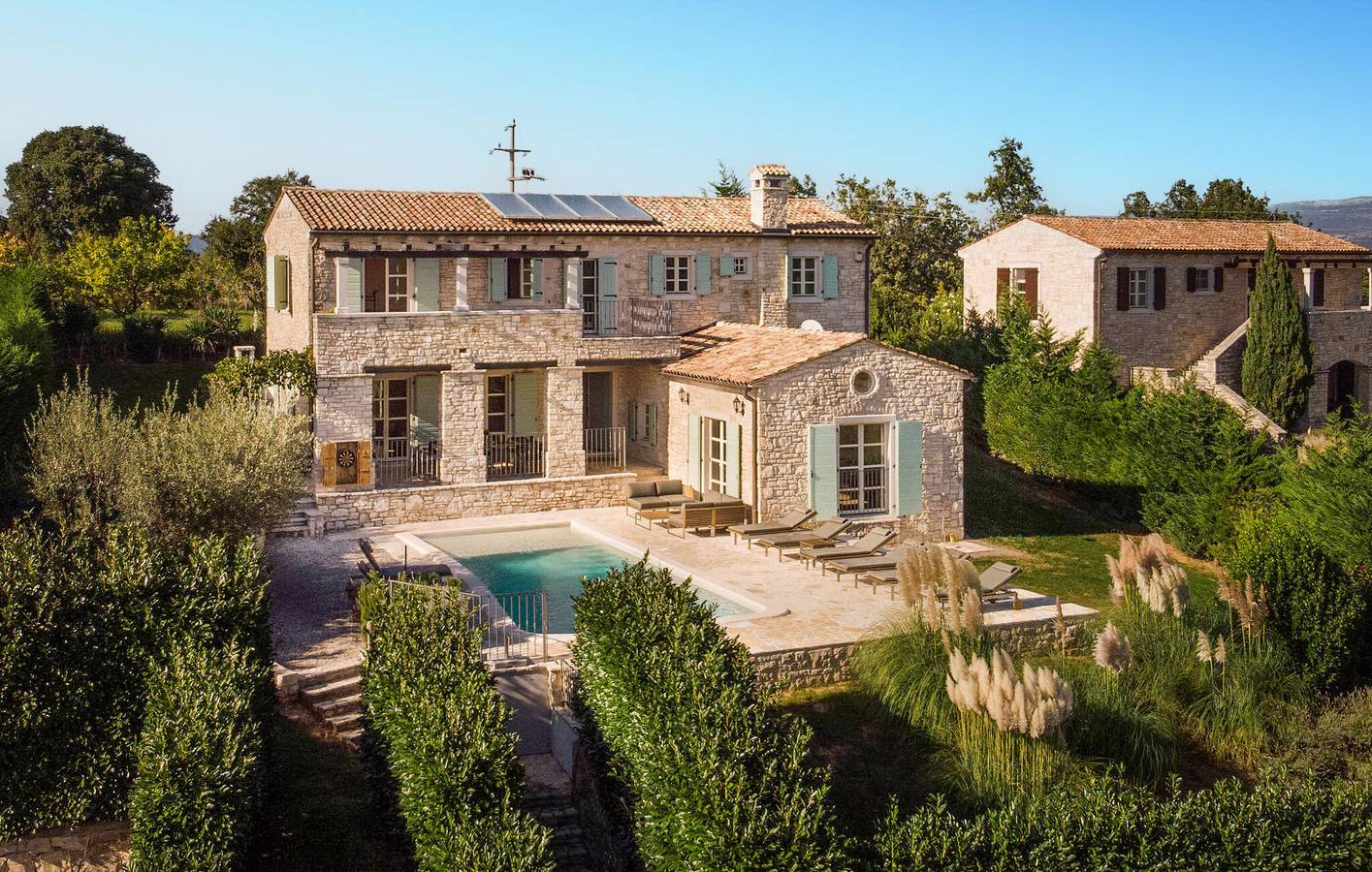 Charmante 2-Zimmer-Wohnung mit Pool, WLAN und Parkplatz in der Nähe des Flusses und von Restaurants in Buzet, Zentralistrien