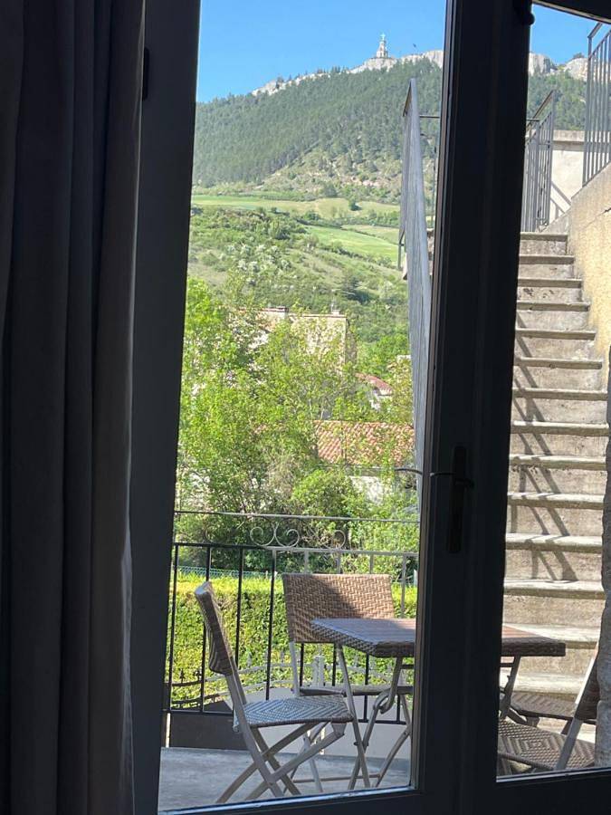 Location de vacances pour 6 personnes, avec vue et terrasse, animaux acceptés à Rivière-sur-Tarn
