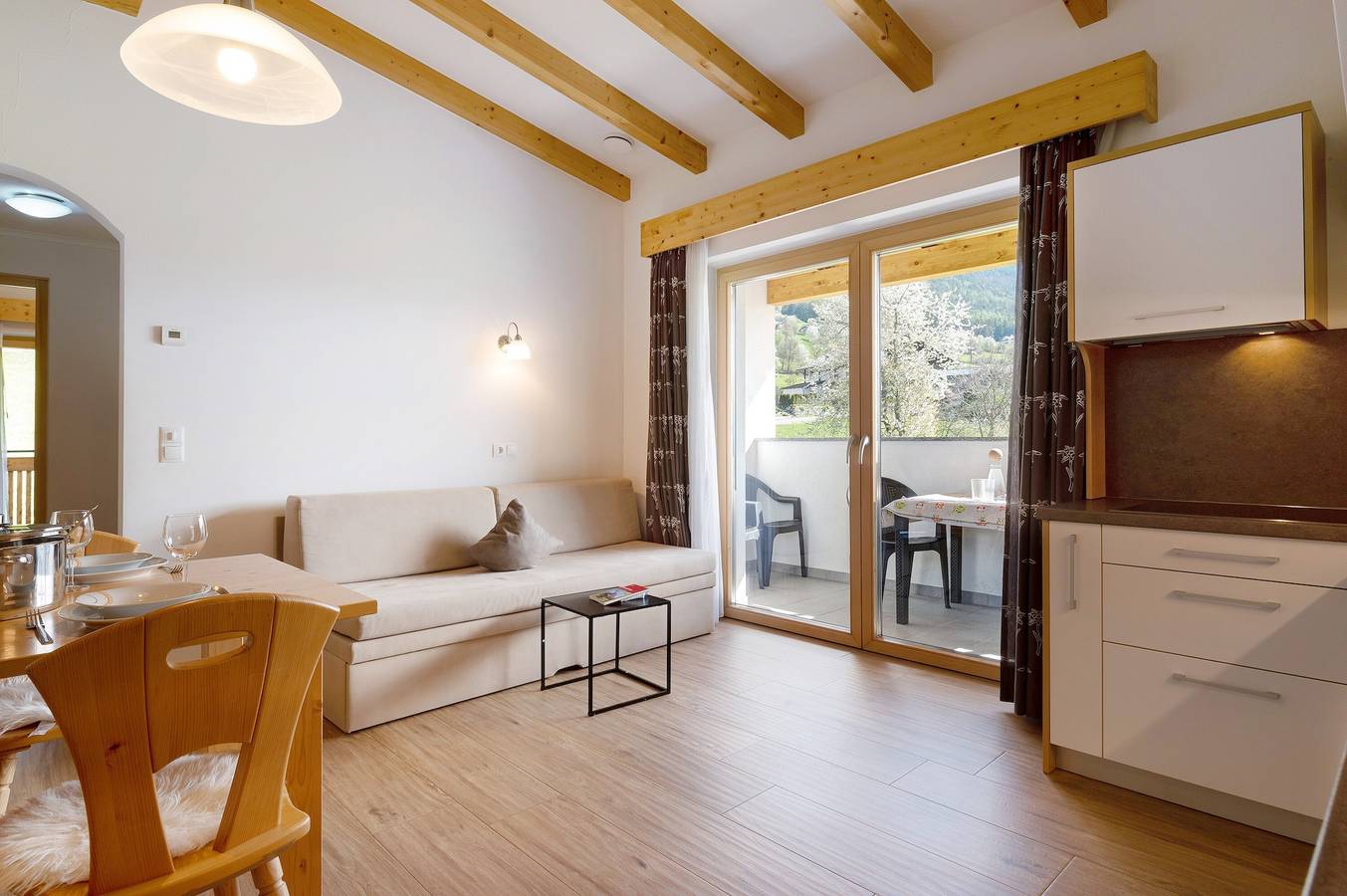Ganze Wohnung, Ferienwohnung "Stiflerhof Apt Alpenrose" mit Bergblick, Gemeinschaftsgarten und Wlan in Issing, Pfalzen