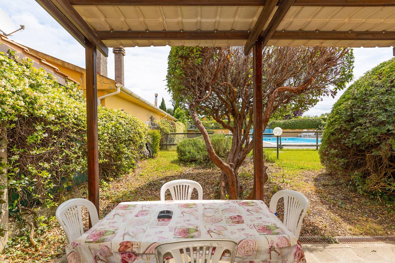 Appartamento intero, Appartamento 'Milla - Bilocale Allodola' con piscina condivisa, terrazza privata e Wi-Fi in Cecina, Costa degli Etruschi