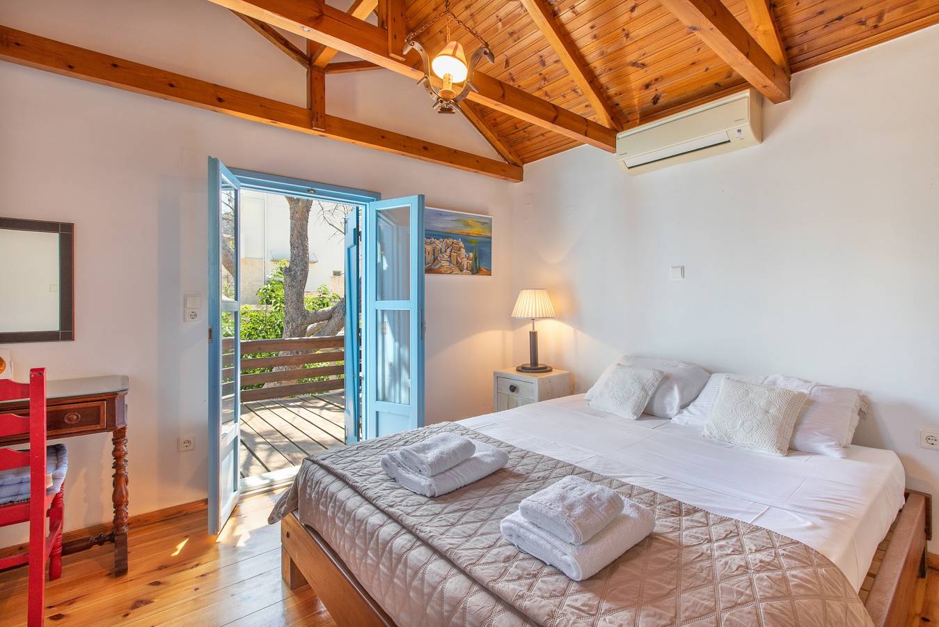 Villa Antonia steps from the sea, Wi-Fi, air conditioning in Almyrida, Vamos